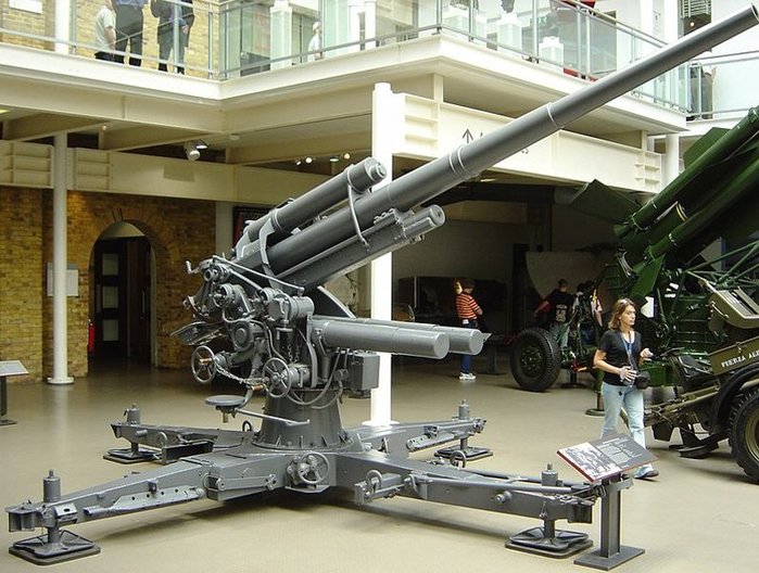 8.8cm FlaK은 대공포로 개발이 되었지만 제2차 대전을 상징하는 대전차포로 더욱 유명하다. < (cc) I, Hal9001 at Wikimedia.org >