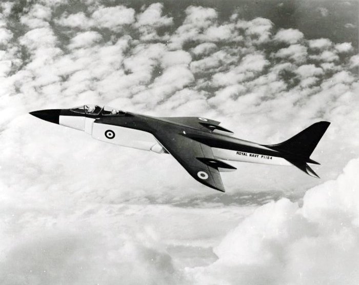 해군과 공군이 공통으로 채용할 예정이었던 P.1154 초음속 수직이착륙전투기가 개발이 무산되면서 영국 해군항공은 급하게 대체 기종을 찾아야만 했다. < 출처 : Public Domain >