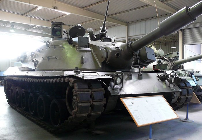 MBT-70의 독일연방군 형상인 KPz-70 시제차. 독일 코블렌츠 박물관에 전시 중인 모습이다. KPz-70은 주포와 엔진 등이 MBT-70과 다르다. (출처: Bojoe/Wikimedia Commons)