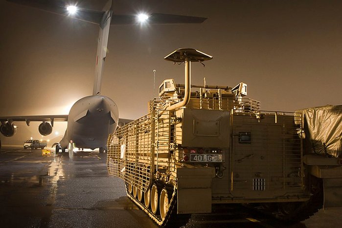  ƸӸ  ׷̵  Ͻź  յΰ C-17 žϱ  غ  . <ó: Trevor Sheehan/BAE Systems>