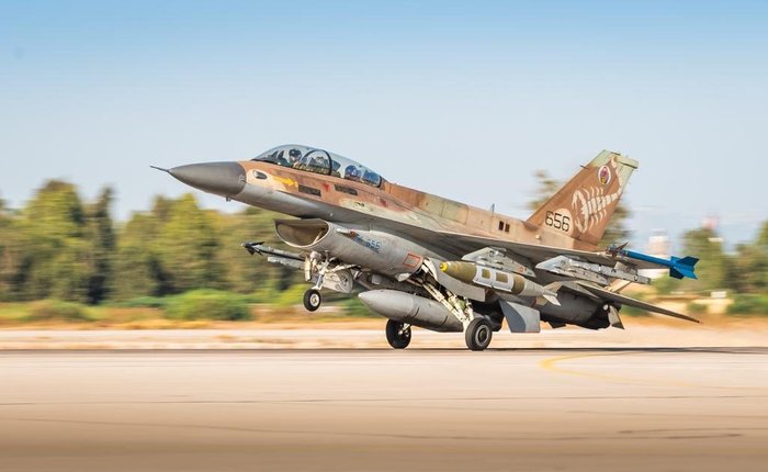 Ÿ  ̷ϴ IDF  Ҽ F-16D 'ٶ'  . <ó: IDF>