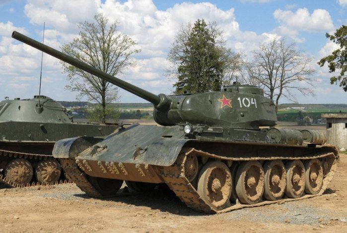 T-44 ε T-34 T-54 ϴ ߰    ִ. < (cc) Boevaya mashina at Wikimedia.org >