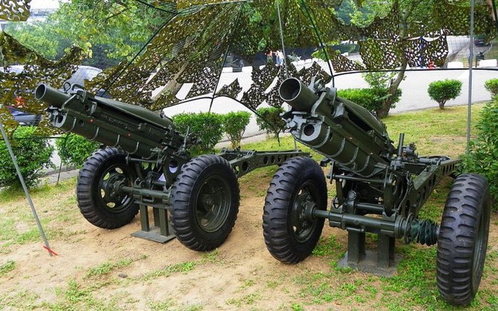 75mm M1 . Ȳ  ؼ  ű  ִ. M3 M1  ±⸦ ̿ؼ ߵǾ. < ó : (cc)  at Wikimedia.org >