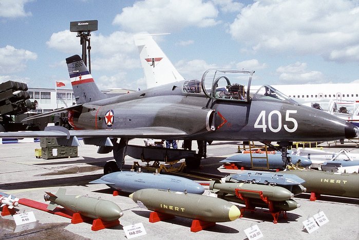 1991  ĸ θ(Le Bourget)      G-4   ݱ .    տ õǾ ִ. (ó: JO2 Pete Hatzakos/US Air Force)