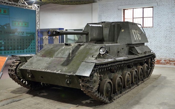 SU-76M < ó : (cc) 颐园 at Wikimedia.org >