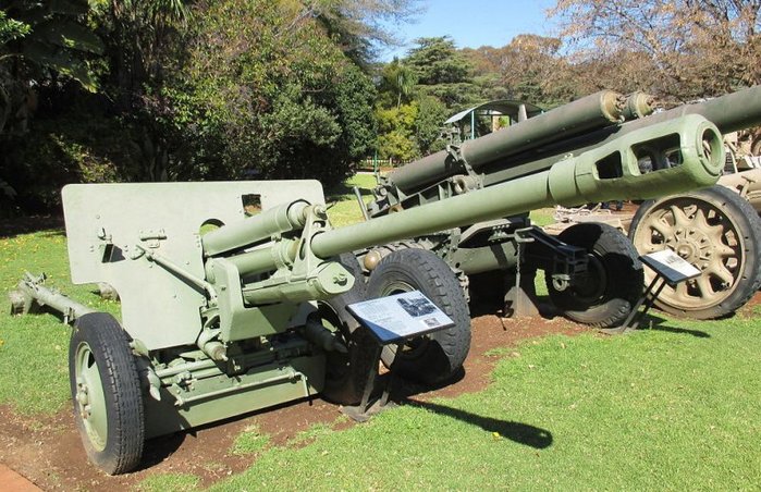 1942 ߵ 76mm ZiS-3  ݵ Ϻ    Ǹ . ҷ ̸ ž  ϱ ߴ. < ó : (cc) User:Katangais at Wikimedia.org >