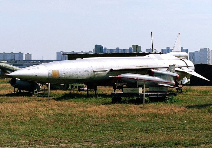 Tu-121 踦 ̾ Tu-123  <ó : russianarms.ru>