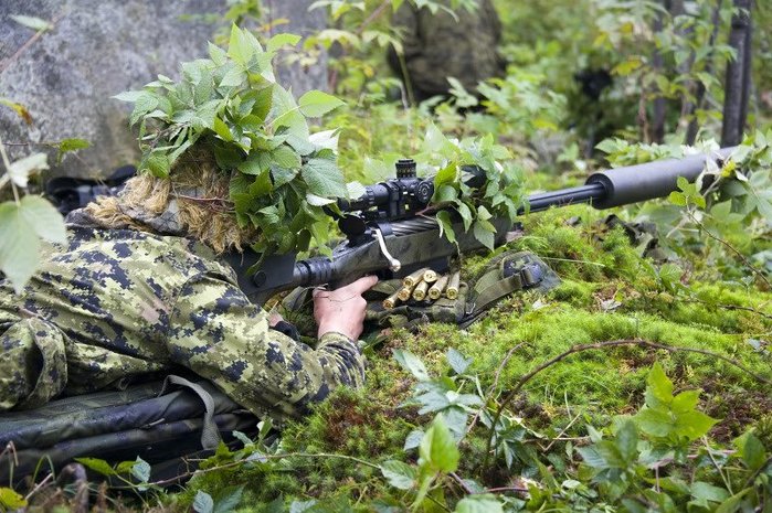 캐나다군은 TAC-50이 발매됨과 거의 동시에 새로운 소총을 C15 장거리 저격무기(LRSW)로 채용하였다. <출처: 캐나다 국방부>