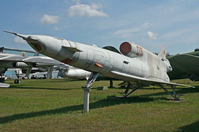 Tu-143 Ȯ ߵǾ,  ġ Tu-141 Ʈ Ÿ  <ó (cc) Alan Wilson at wikimedia.org>