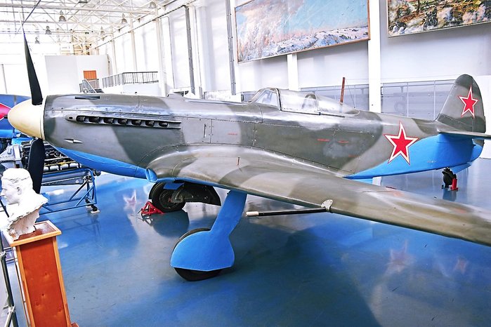 독소전쟁과 6.25전쟁에서 사용된 Yak-9 전투기 <출처 (cc) Alan Wilson at wikimedia.org>