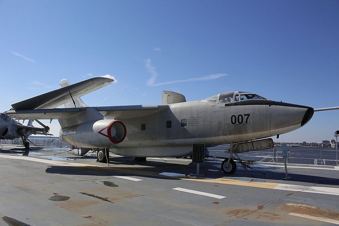   EA-3B ī̿ ũŸ(USS Yorktown, CV-10)     . ī̿  ߱    ּȭ  ֵ     ͵     ֵ ۵ƴ. (ó: RadioFan/Wikimedia Commons)