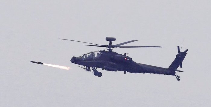 롱보우 헬파이어를 발사하는 육군 소속의 AH-64E 아파치 가디언 <출처: 대한민국 육군>