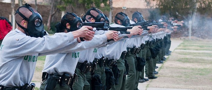 M&P 9으로 사격훈련 중인 LASD 경찰학교 훈련생들의 모습 <출처: LASD Recruitment Unit>