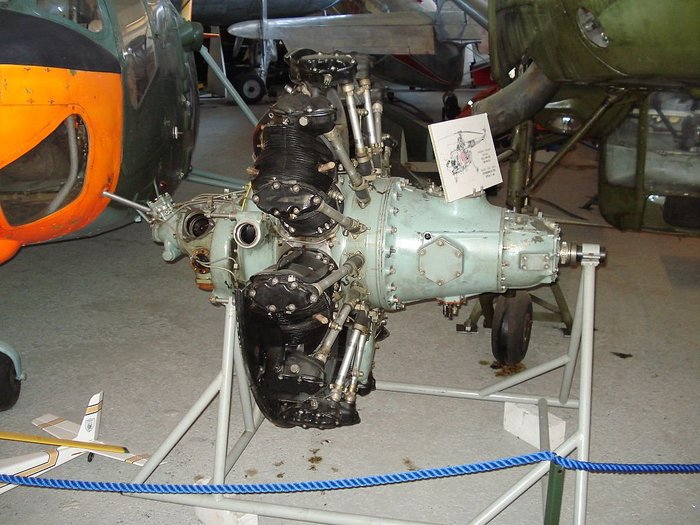 Mi-1에 달린 AI-26V 성형 엔진. 사진은 폴란드가 라이선스 한 제품 <출처 (cc) Balcer~commonswiki at wikimedia.org>