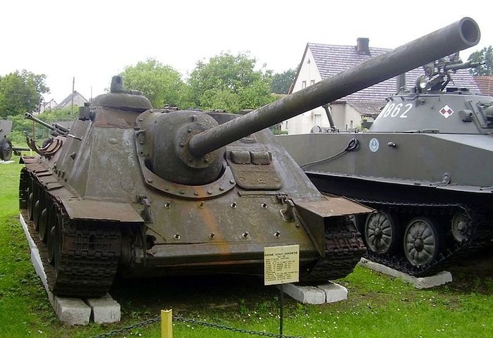 SU-85는 실패작인 SU-122처럼 T-34-76 전차의 차체를 기반으로 개발되었다. < 출처 : Public Domain >