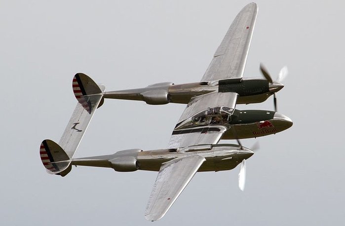  ⿡   鿡    P-38   ñ⿡     . < ó : (cc) Tony Hisgett at Wikimedia.org >