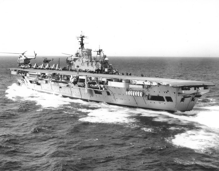 2 Ŀ  HMS ̱ ׸ ̷ 忡 ߰  ر  ū ׸ 䱸ߴ. < ó : Royal Navy >