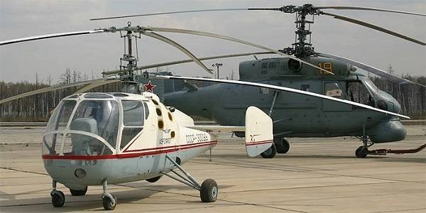 전면과 측면, 상부까지 시야가 확보되는 Ka-10, 뒤는 Ka-25PL 대잠헬기. <출처 : topwar.ru>