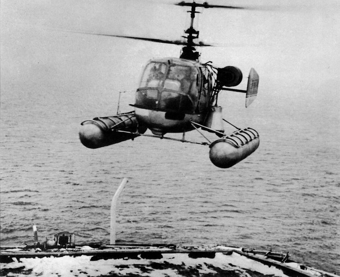 함정 갑판에 착함 시도 중인 소련 해군 Ka-15 <출처 : oruzhie.info>