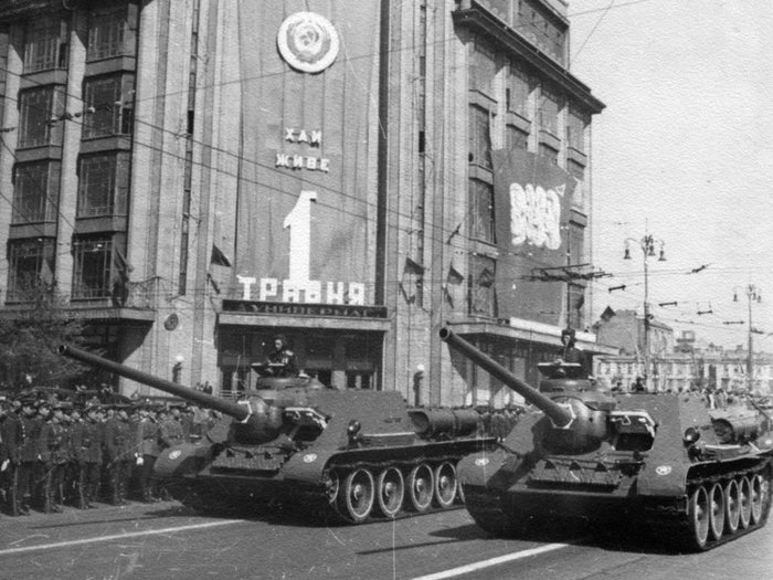 SU-100은 생산지연으로 대전에서 불과 4개월만 활약했지만 구축전차로서 충분한 역량을 발휘했다. < 출처 : Public Domain >