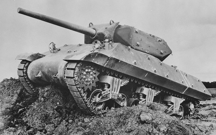 T35를 개량하여 경사장갑 차체에 오각형의 포탑으로 개수한 T35E1 시제차는 M10으로 양산되었다. < 출처 : Public Domain >
