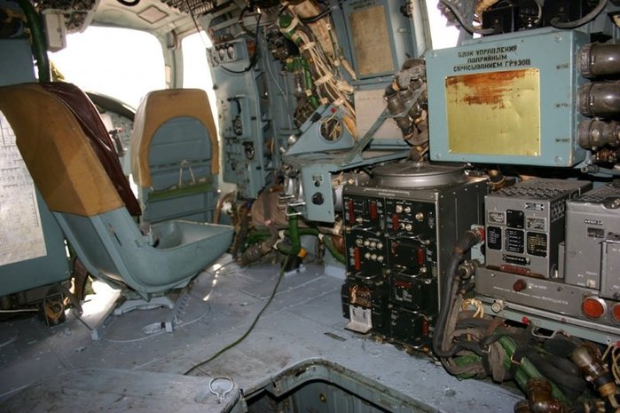 Ka-25PL의 장비 조작사 자리 <출처 : soldat.pro>