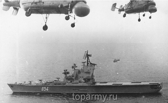 소련 해군 대잠순양함 모스크바와 Ka-25 <출처 : toparmy.ru>