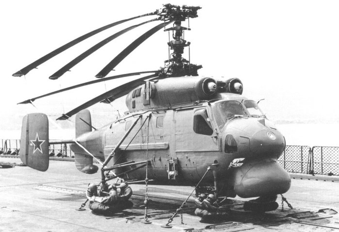 Ka-25는 동체가 짧고 메인로터를 접을 수 있어 좁은 함상에서 운용하기 적합하다. <출처 : war-book.ru>
