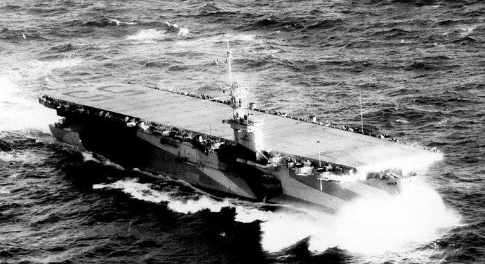CVE-55 카사블랑카는 동급 초도함으로 1943년 7월 취역한 후 1946년에 퇴역하고 이듬해 스크랩되었다. < 출처 : Public Domain >
