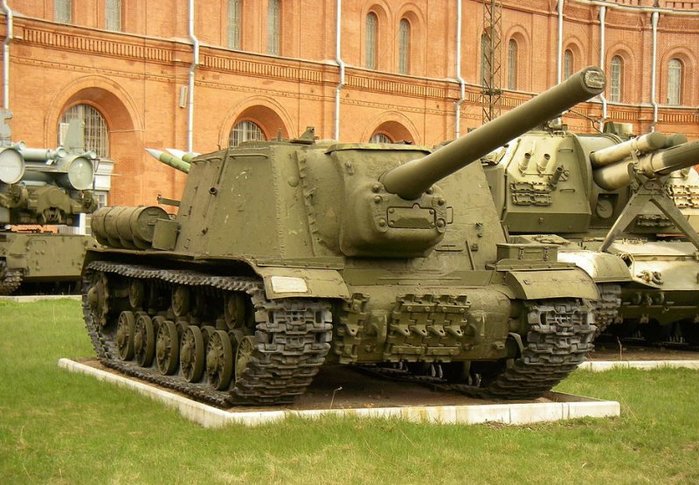 ISU-122는 IS-2 전차 차체에 122mm 구경 포를 탑재한 자주포로 소련군이 1960년대 초까지 치장 물자로 보유했을 만큼 호평을 받았다. < 출처 : Public domain >