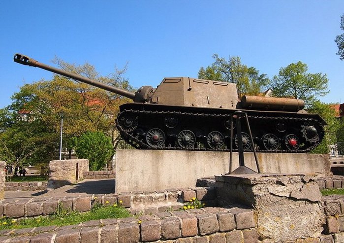 ISU-122S < 출처 : (cc) t.przechlewski at Wikimedia.org >