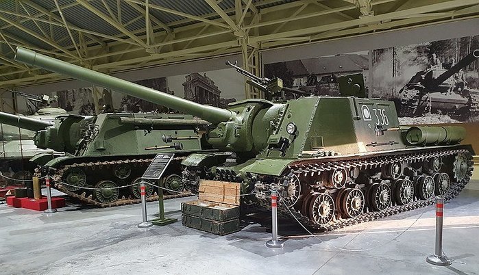 러시아 파디코보 군사 박물관에 전시 중인 ISU-122. < 출처 : Public domain >