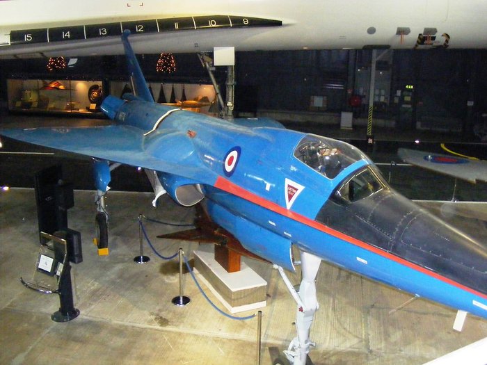 페어리 델타 2 시제기 1번기를 개조한 BAC221의 모습. 현재 영국 해군항공대 박물관에 보관 중이다. (출처: Public Domain)
