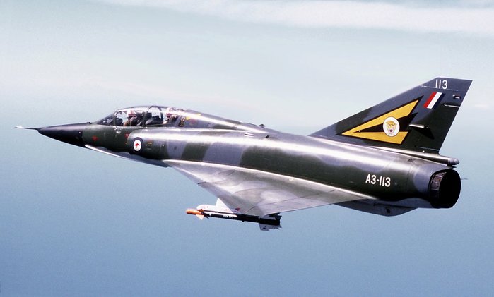 비록 페어리 델타 2는 양산 단계로 못 넘어가고 사장됐지만, 영국이 시도한 삼각익 설계는 이후 냉전 시기에 등장한 삼각익 전투기에 큰 영향을 끼치게 된다. 사진은 프랑스 다쏘(Dassault)의 미라주 III(Mirage III) 전투기. (출처: TSGT. Curt Eddings/USAF)