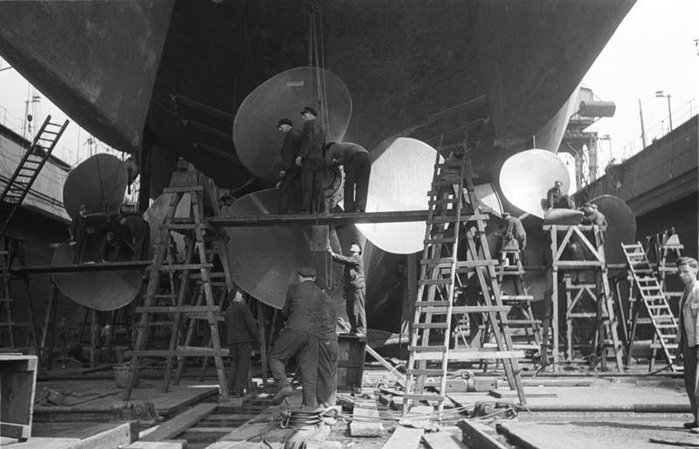 건조 당시 비스마르크의 하부 모습. 독일은 부활한 해군의 희망이 되기를 원했다. < 출처 : Public Domain >