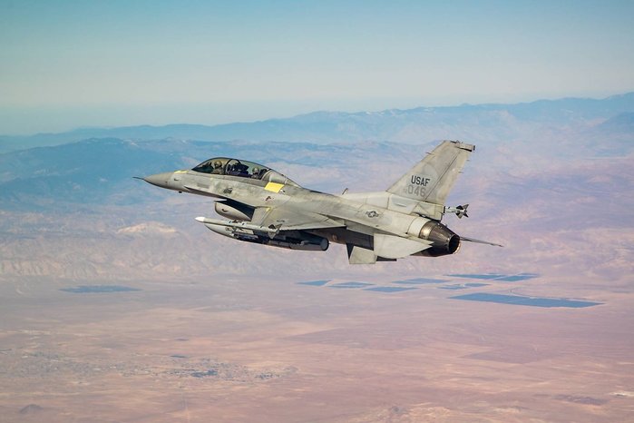 에드워즈 공군기지에서 시험 비행 중인 대한민국 공군용 F-16V의 모습. (출처: Ethan Wagner/US Air Force)
