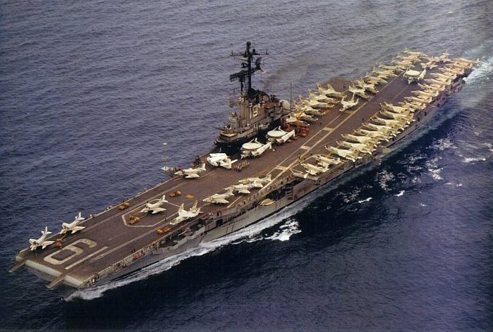 CV-19 Hancock, 1968년 진주만 근해의 모습 < 출처 : US Navy >