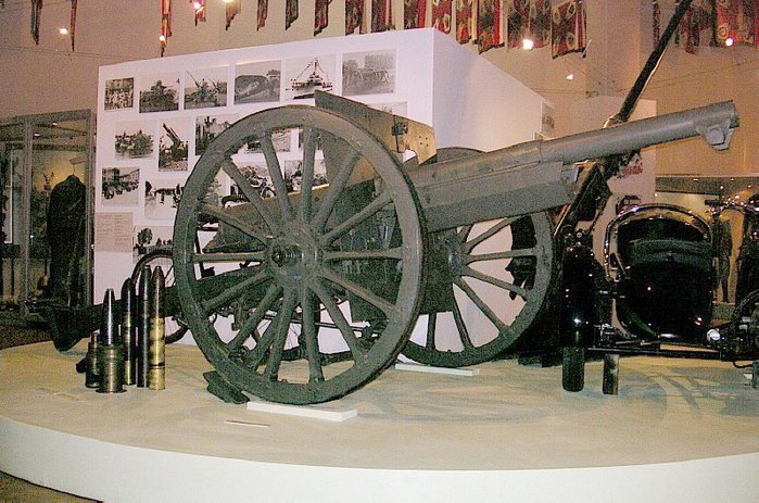 Canon de 75 model 1897 < 출처 : (cc) Halibutt at Wikimedia.org >