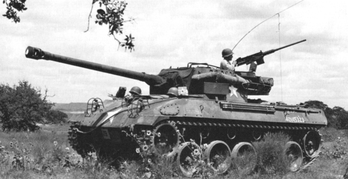 M18은 M4 전차, M10 GMC와 같은 주포를 사용했다. 때문에 체급에 비해 그럭저럭 준수한 공격력을 발휘할 수 있었다. < 출처 : Public Domain >