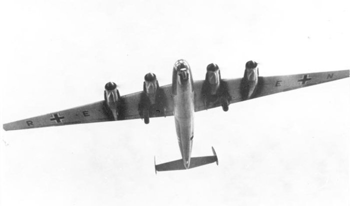 전략폭격의 중요성을 인식하고 제2차 대전 중반에 미국 본토 폭격이 가능한 대륙 간 횡단 폭격기로 개발된 메서슈미트 Me 264 프로토타입. 하지만 실전 배치는 이루어지지 못했다. < 출처 : Public Domain >