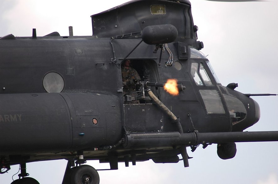 MH-47의 핵심무장은 M134 미니건으로 강력한 탄막으로 기체에 가해지는 위협을 제거한다. <출처: US Army>
