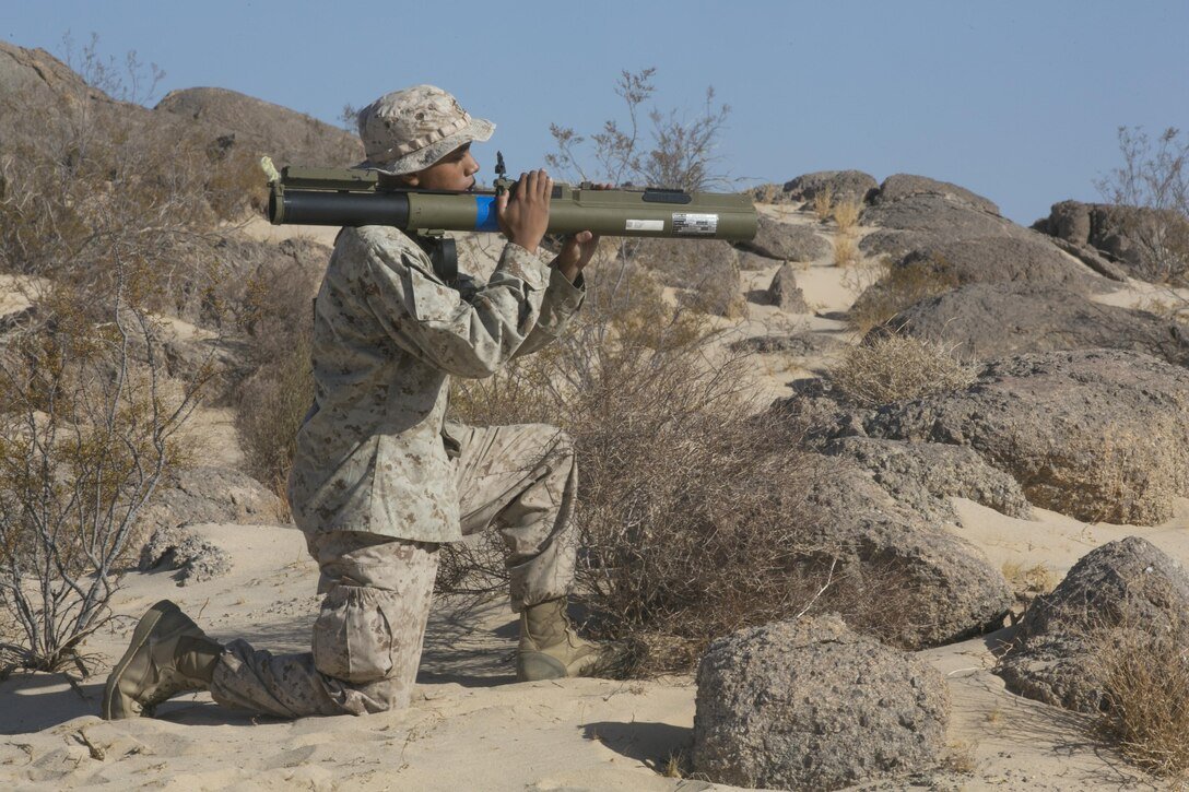 MBB의 아름부르스트는 M72 LAW 대체 시장을 노리고 개발되었다. <출처 : U.S. Marine Corps photo by Cpl. Thomas Mudd>