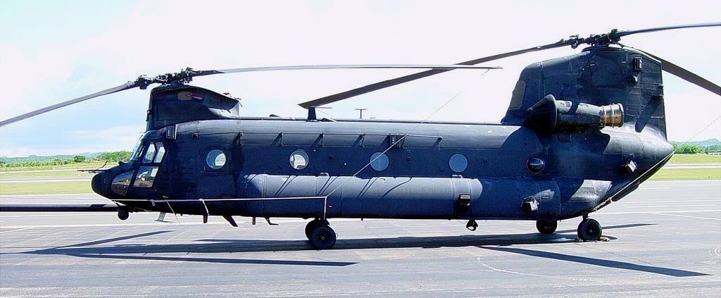 MH-47D는 CH-47 시누크를 특수작전 지원임무에 특화시킨 제한된 기체였다. <출처: Public Domain>