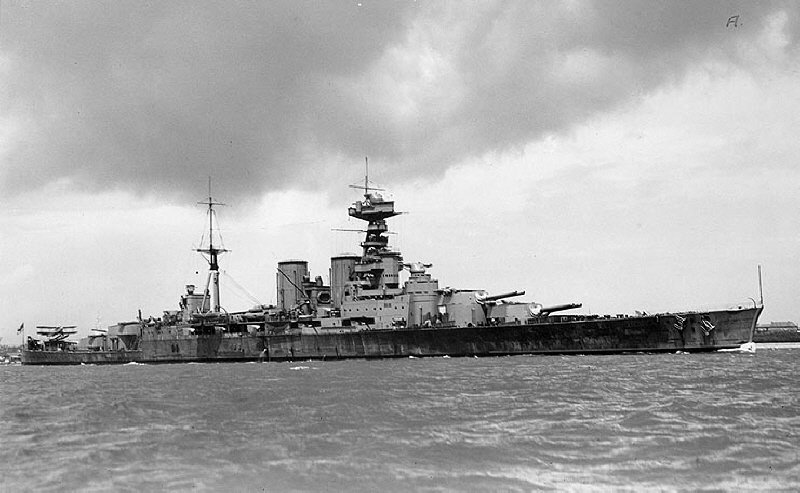 HMS 후드 < 출처 : Public Domain >