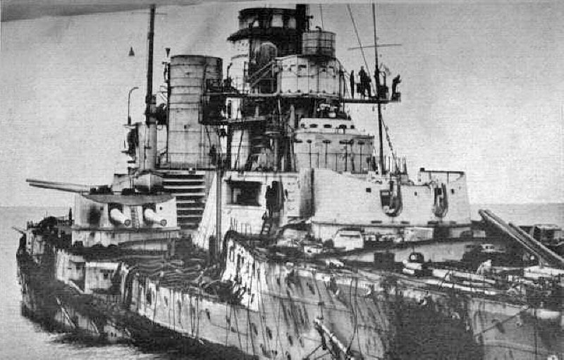 유틀란트 해전 당시에 엄청난 타격을 받은 독일의 순양전함 자이들리츠. 영국의 순양전함과 달리 방어력이 좋아서 격침되지 않고 생환할 수 있었다. < 출처 : Public Domain >