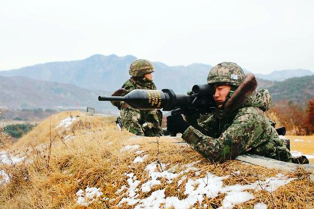 육군 27사단 장병의 판저파우스트 III 실사격 훈련 <출처: 대한민국 육군 facebook>