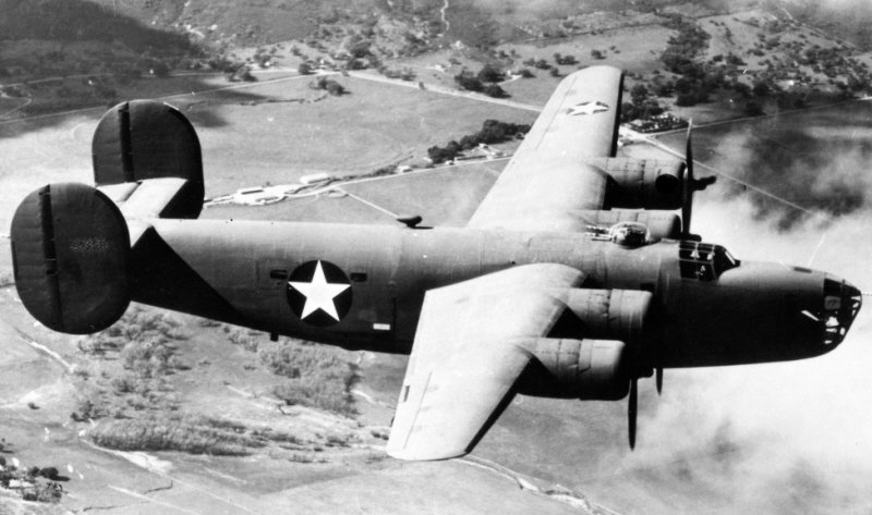 B-24D < 출처 : Public Domain >