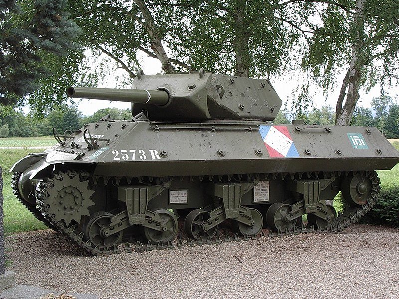 M36의 기반이 되었던 M10 자주대전차포. 좋은 평가를 받았으나 76.2mm 주포로는 독일 중전차를 잡기가 어려웠다. < 출처 : (cc) Rémi Stosskopf at Wikimedia.org >