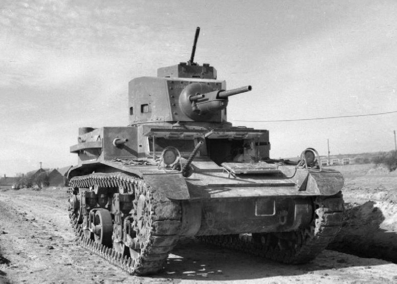 제2차 대전 발발 당시에 미군이 운용한 M2 경전차. 성능 부족으로 실전 투입이 어려워 대부분 훈련용으로 사용되었다. < 출처 : Public Domain >