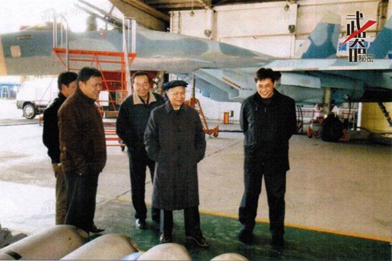 우크라이나 T-10K3가 보관되어 있는 창고를 방문 중인 중국 특사단, <출처 : China Military Review>